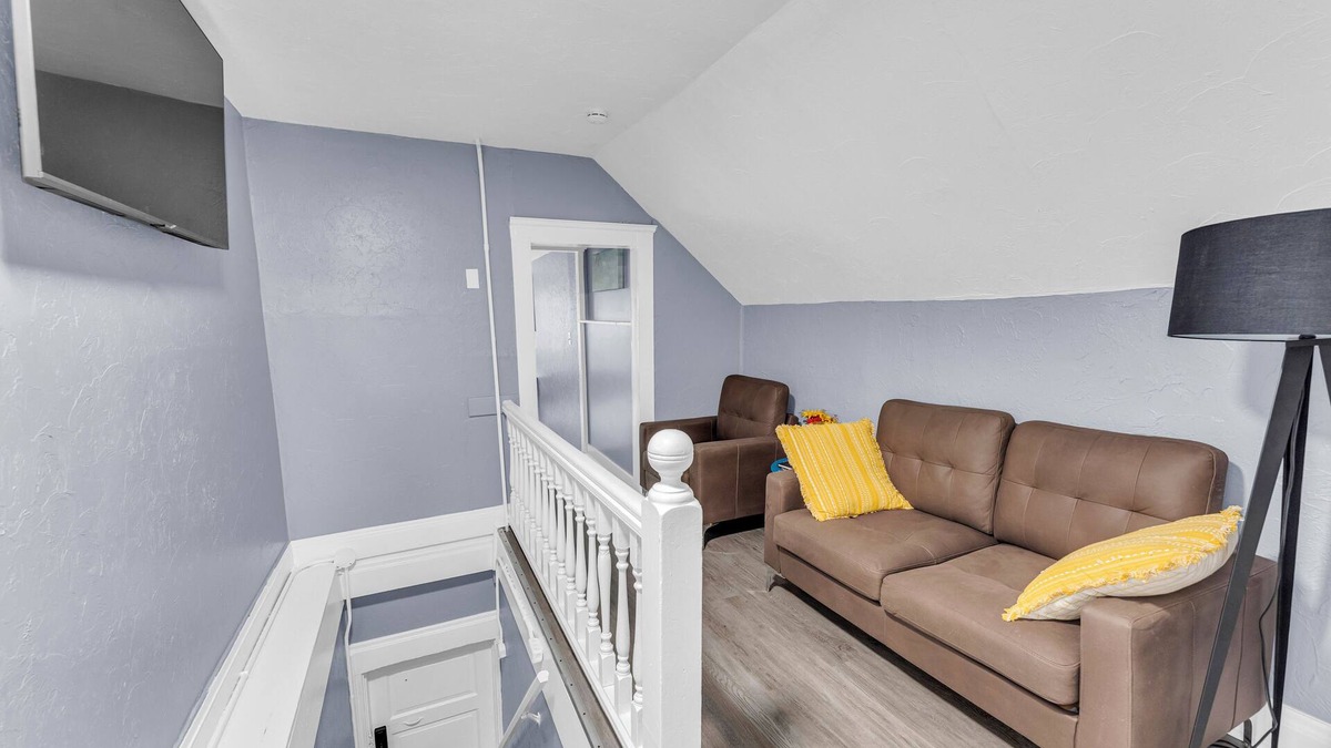 University Circle Apartment | Quaint 2BR in Historical Little Italyn