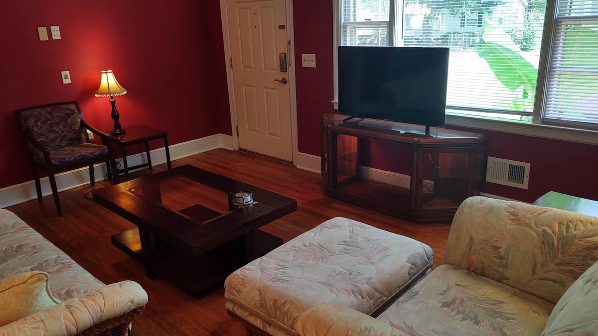 Cayce House | Quaint 3 Bdrm home w/in minutes of USC, Downtown Columbia, Ft Jackson and more