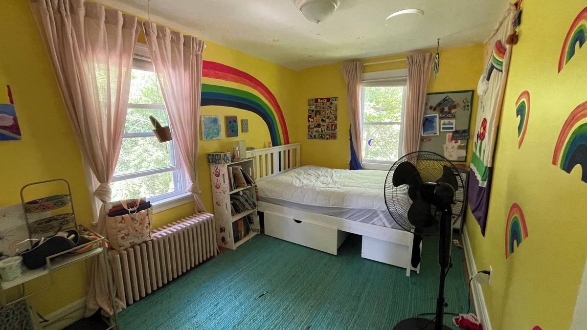 South End House | Quaint 3-bedroom house with spacious deck and backyard in South End, Burlington
