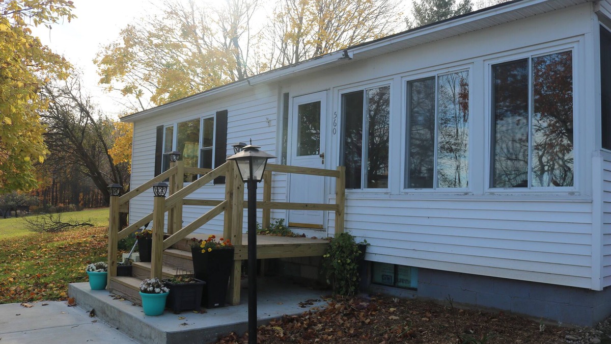North Hero House | Quaint 3-bedroom Lakefront home with WiFi in North Hero