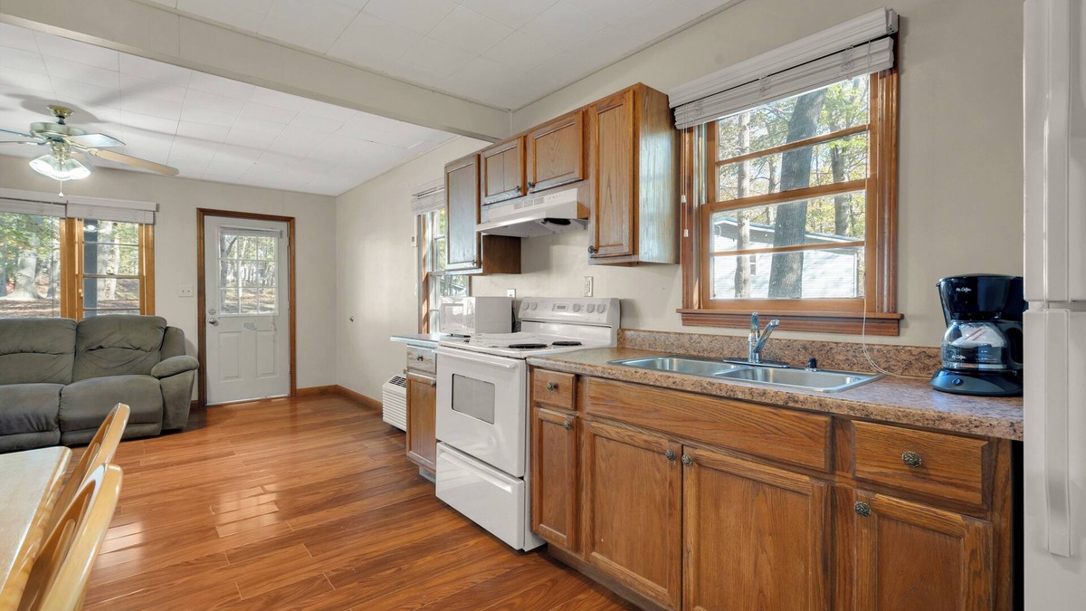 Jamestown Cabin | Quaint 3 Bedroom Rustic Cabin 1/2 Mile from Marina and Boat Ramp! #417