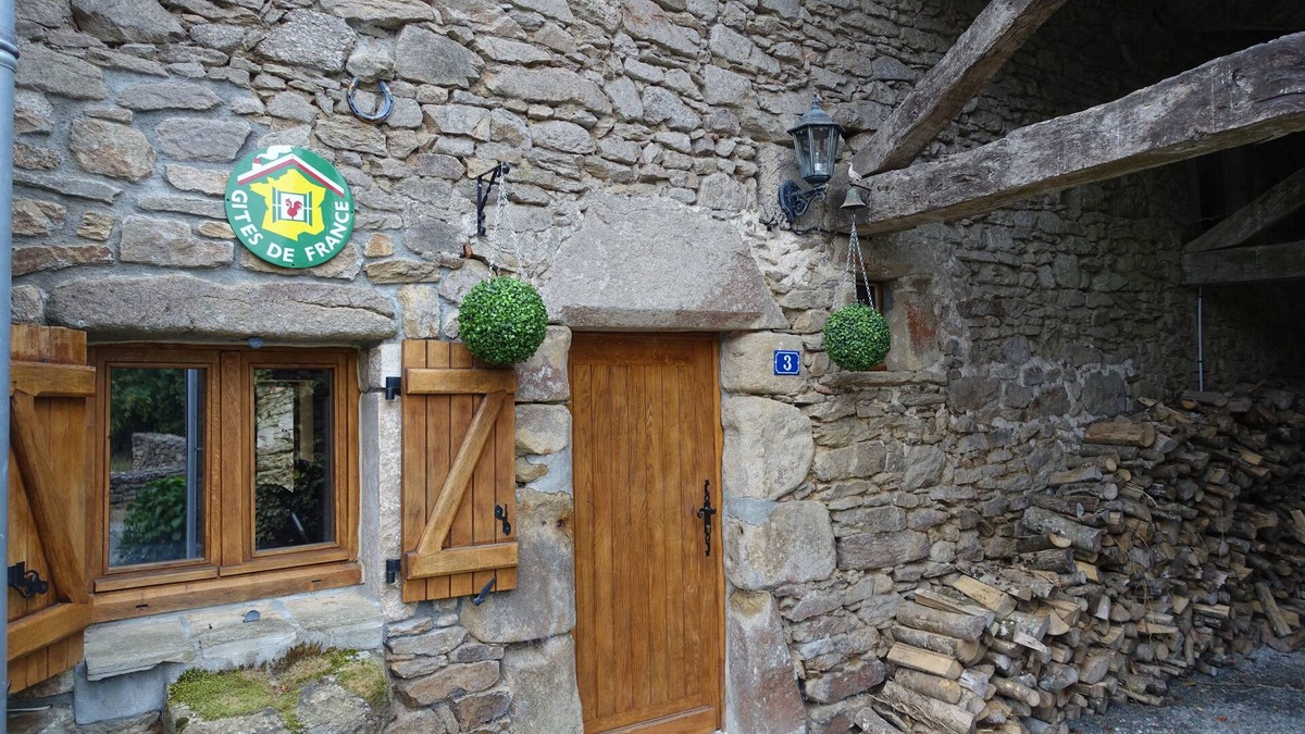 Dompierre-les-Eglises Cottage | Quaint 3 bedroom French country cottage