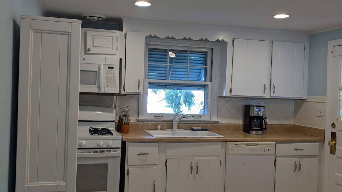 Lake Como House | Quaint 4 bdrm - blocks from Spring Lake & Belmar