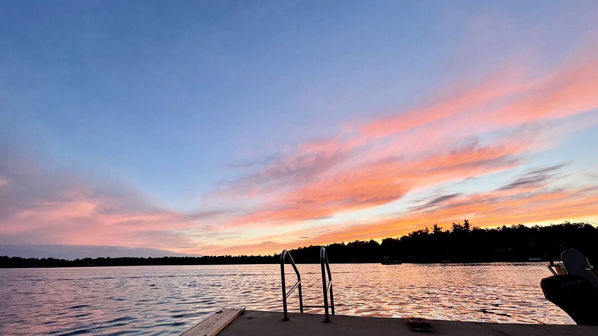 Town of Fowler House | Quaint 4 bedroom 2 bathroom cottage on the lake