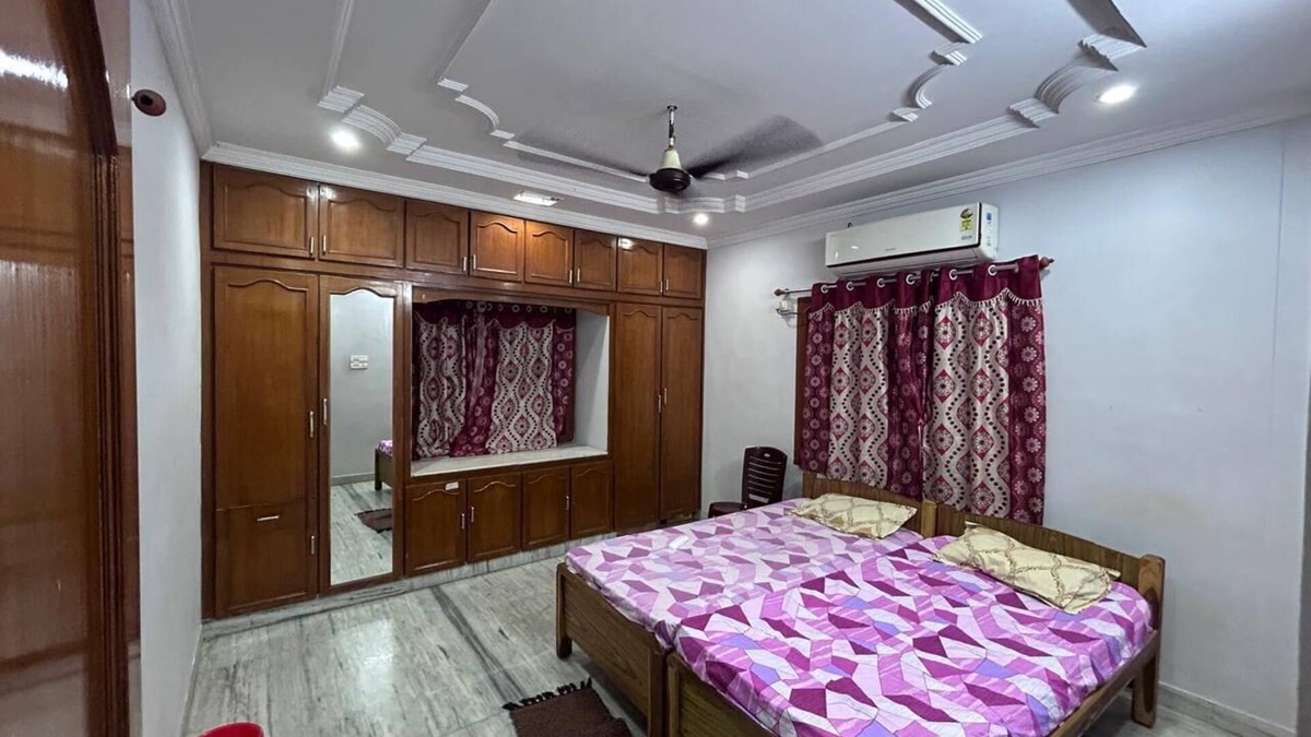 Visakhapatnam House | Quaint 9-bedroom bungalow with WiFi, AC in Visakhapatnam
