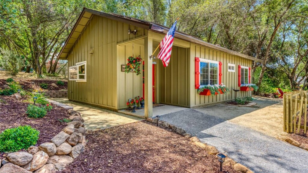 North Auburn Bed & Breakfast | Quaint Adorable NEW Cabin nestled on three acres! Surrounded by Lush Nature!