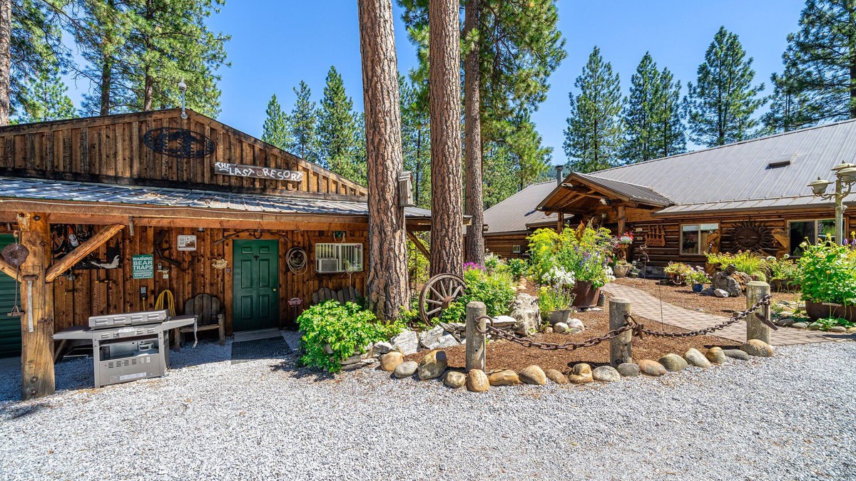 Northport Apartment | Quaint and comfortable studio located on a private, gated, riverfront property.