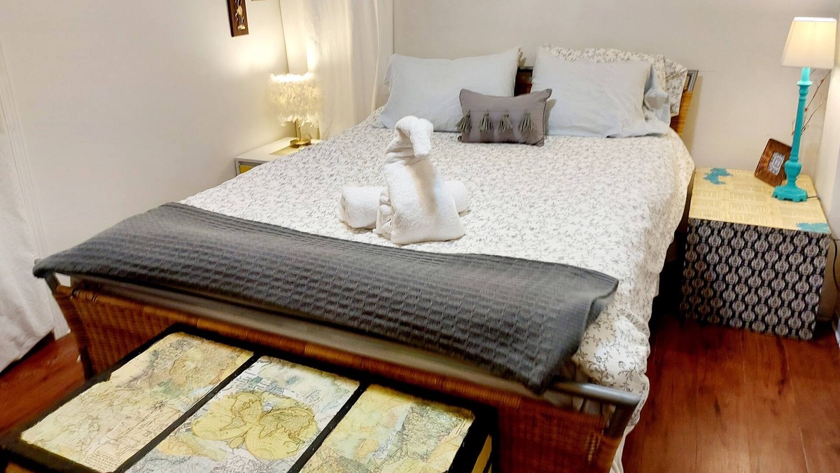 Sappertown House | Quaint and Cozy Suite - Near Skytrain in Historic Neighborhood, Perfect for 2!