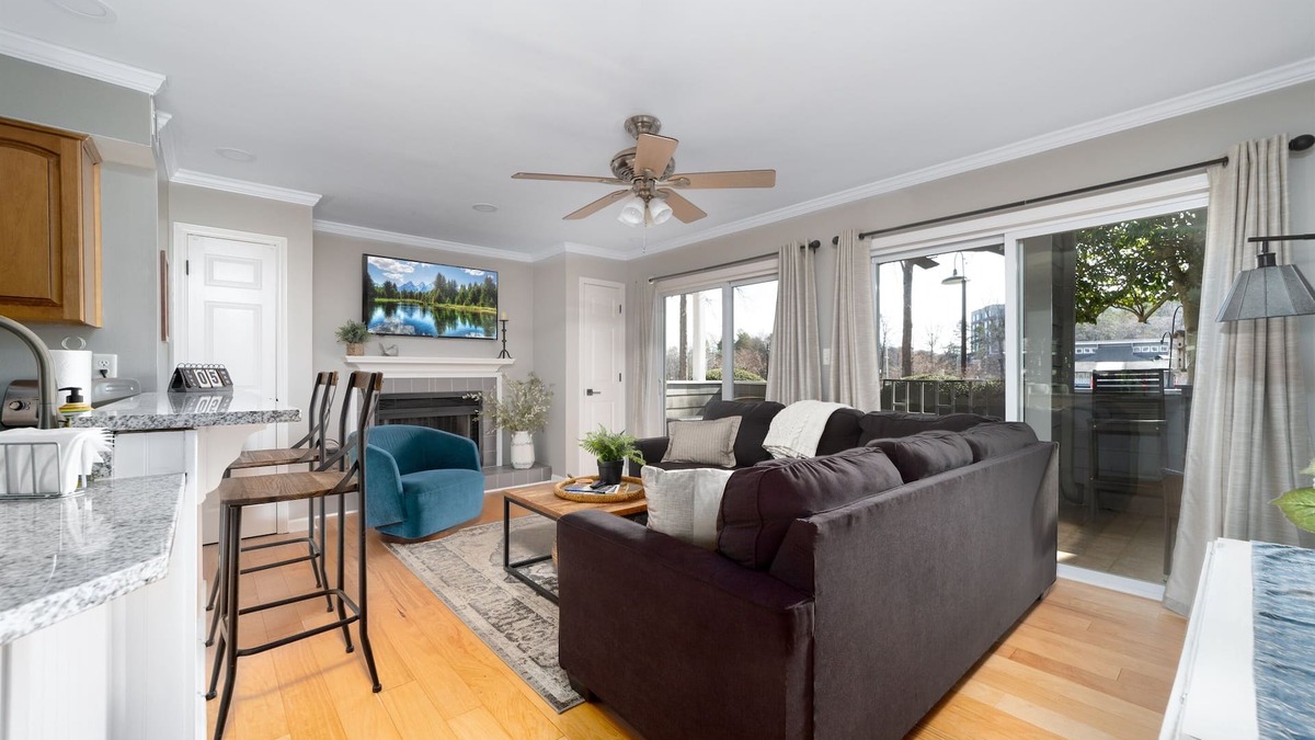 Mount Mourne Condo | Quaint and Cozy Lake Norman Condo Lakefront Walkable Dogs Ok