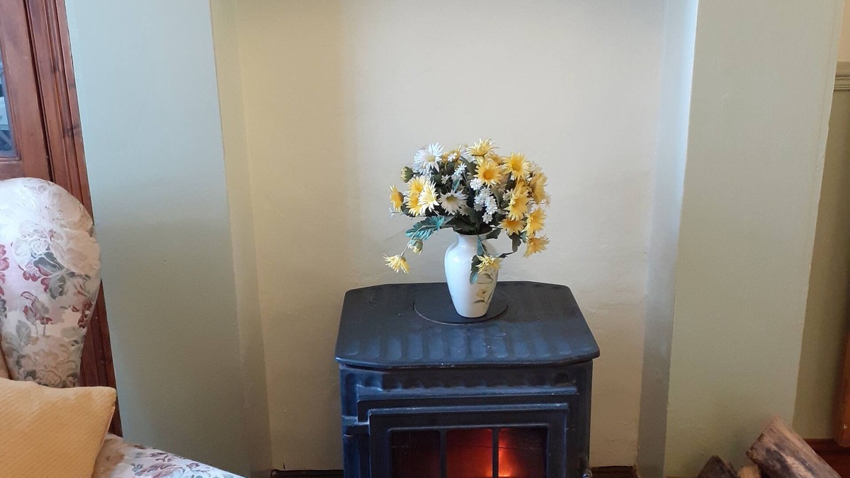 Oakengates Cottage | Quaint and pretty Shropshire cottage