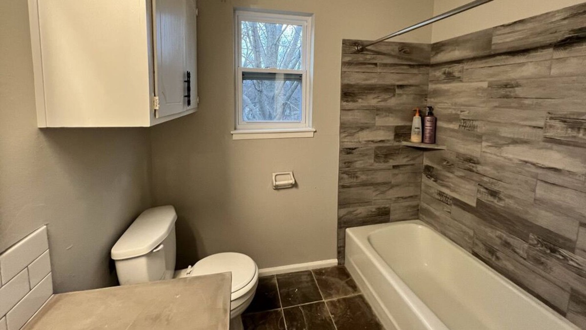 Shawnee House | Quaint and Quiet in Downtown Shawnee