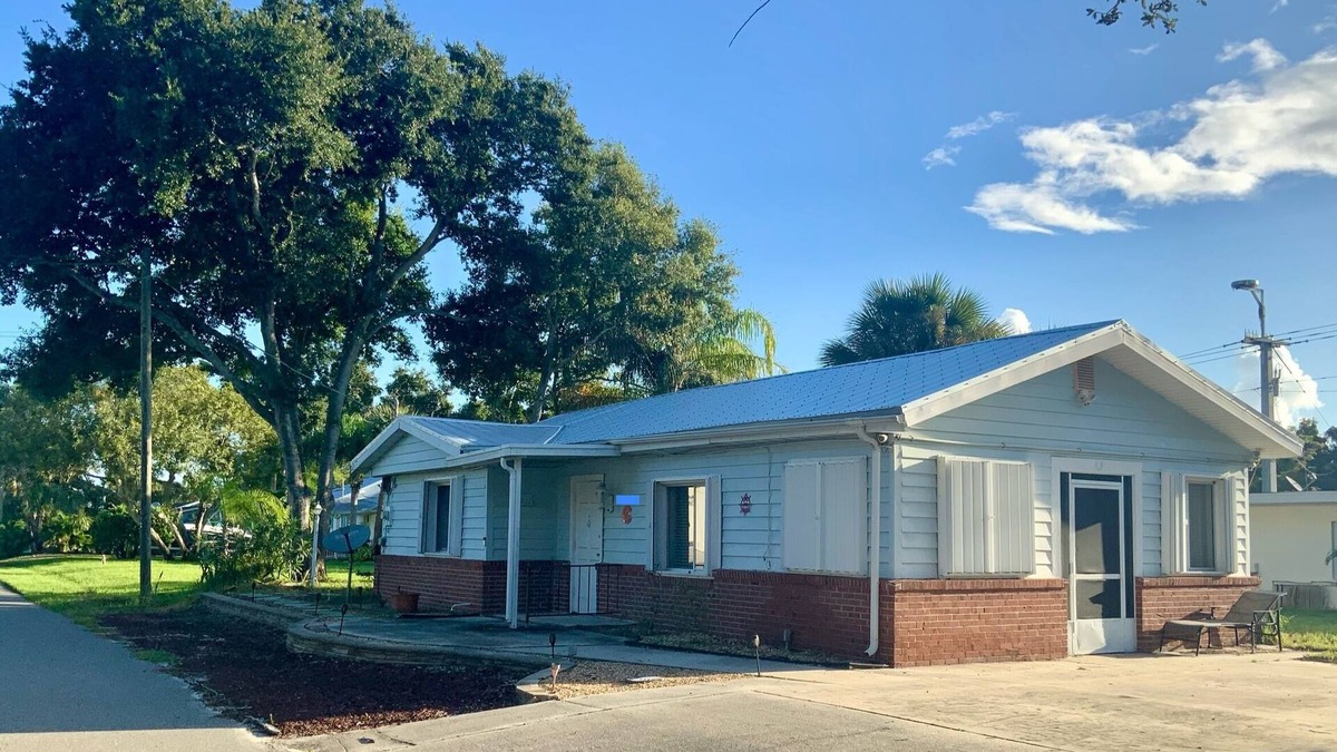Sebastian House | Quaint and quiet small fishing village, 960 sq ft home, convenient location!