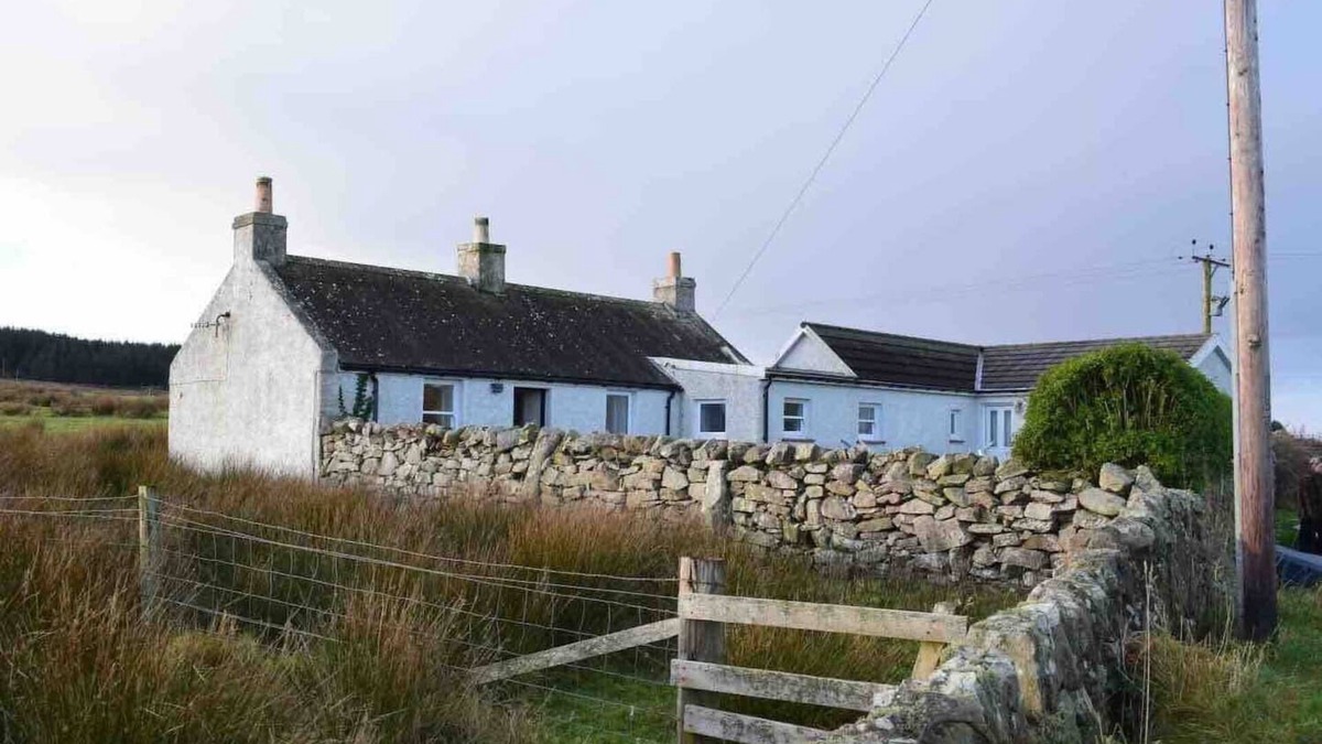 Nerabus Cottage | Quaint and quirky coastal Cottage Islay
