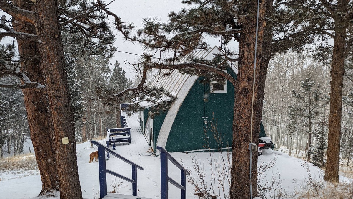Cripple Creek Cabin | Quaint and quirky woodland cottage - 2 bedrooms 1 bath