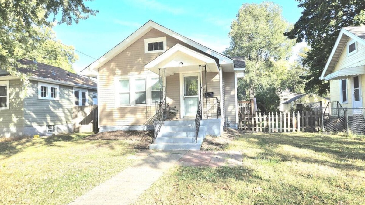 Cleveland House | Quaint and Stylish House