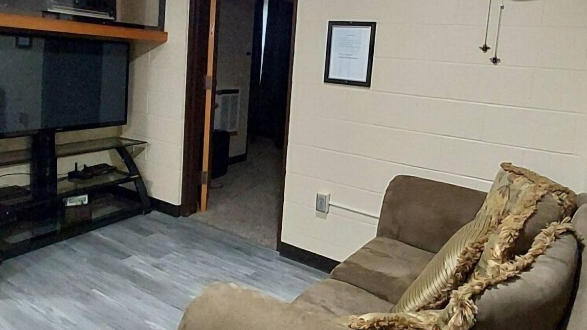 Waveland Apartment | Quaint Apartment - 10 Min from Turkey Run and Shades, Pet Friendly