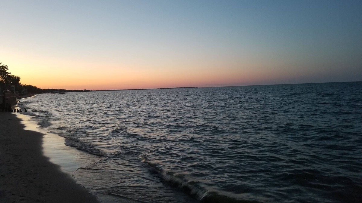 Kawkawlin Cottage | Quaint beach cottage with magnificent sunrises on Saginaw Bay/Lake Huron