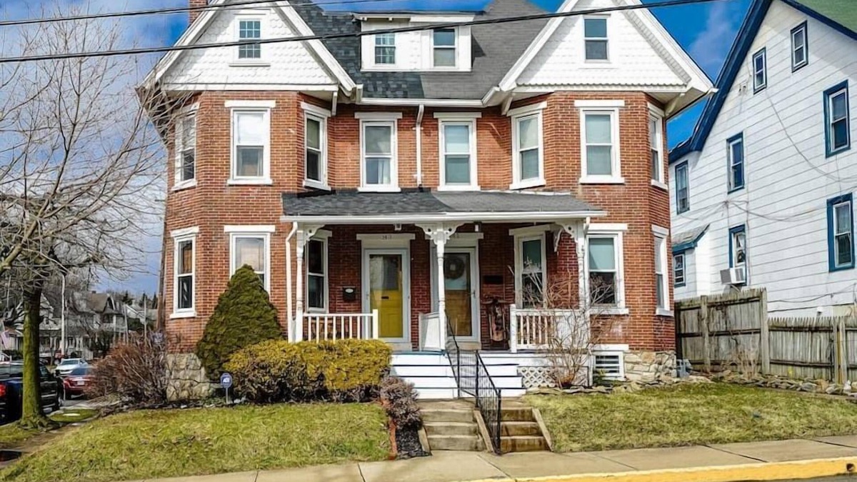 Kennett Square House | Quaint brick townhome in historic Kennett Square