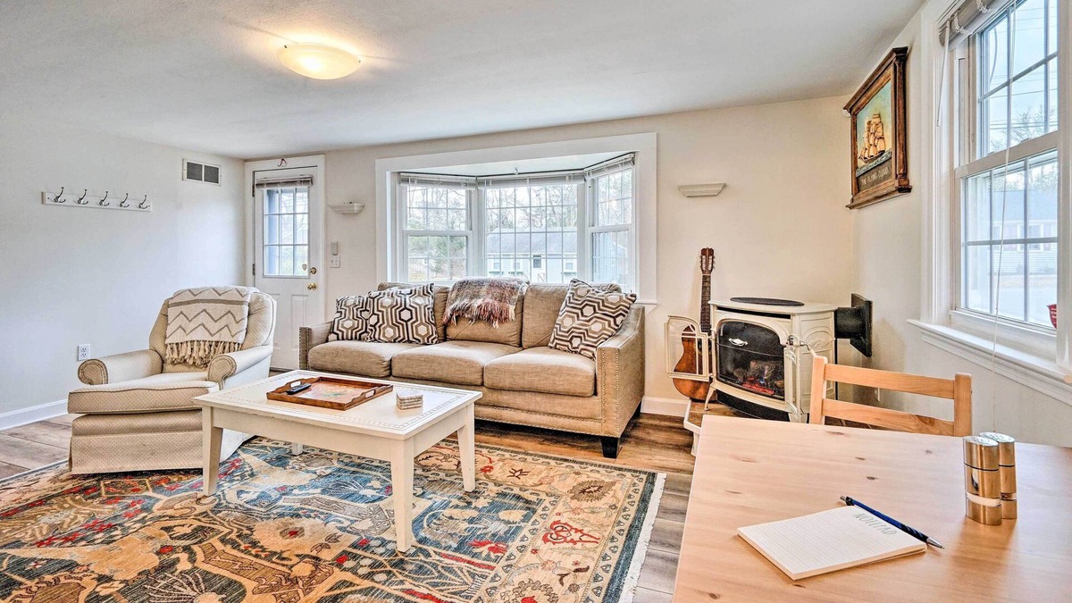 Cataumet House | Quaint & Bright Pocasset Cottage: ~ 2 Mi to Beach!