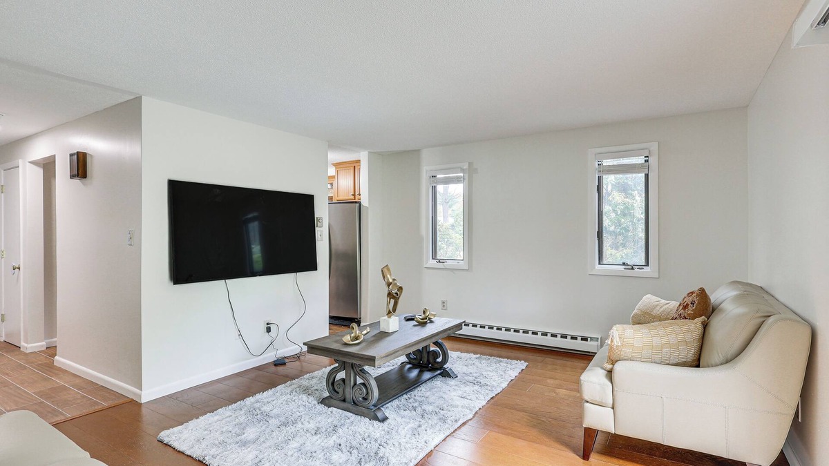 Bristol House | Quaint Bristol Townhome ~ 14 Mi to West Hartford!
