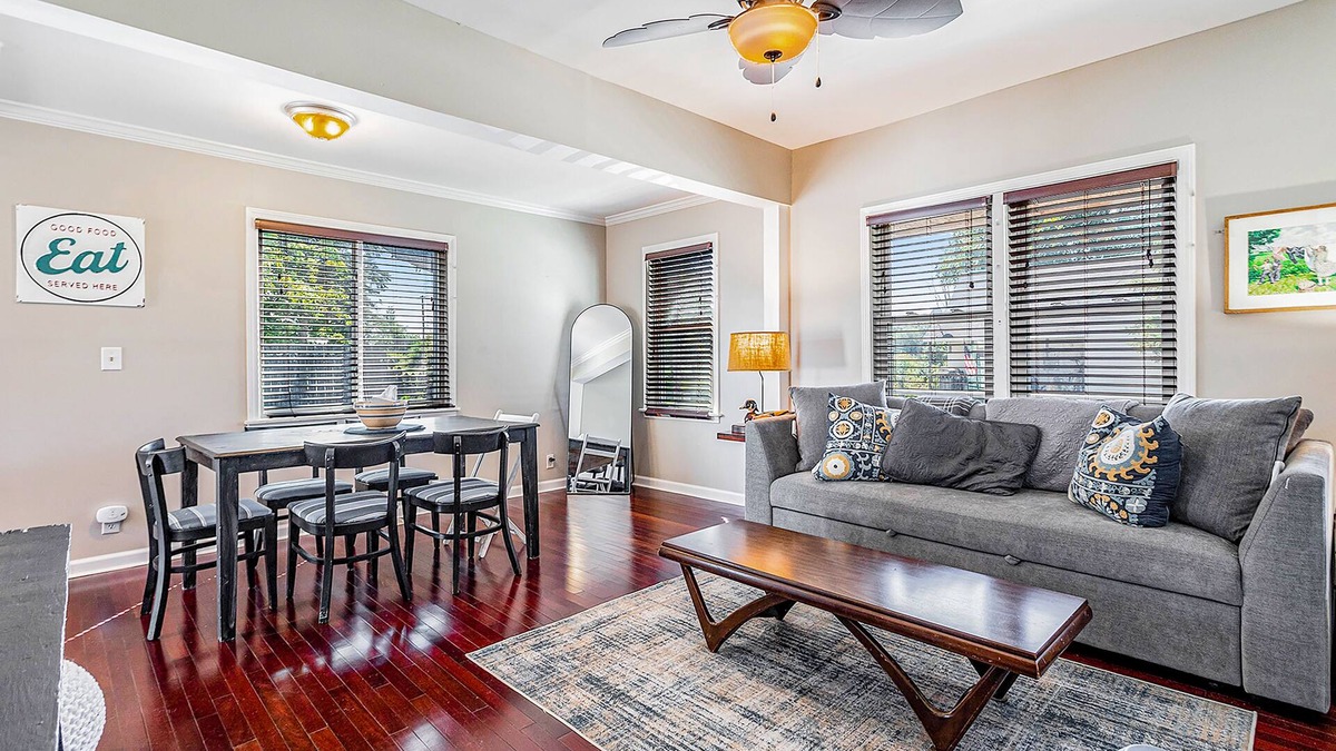 Three Oaks House | Quaint, budget-friendly home walking distance to town with grill - dog-friendly