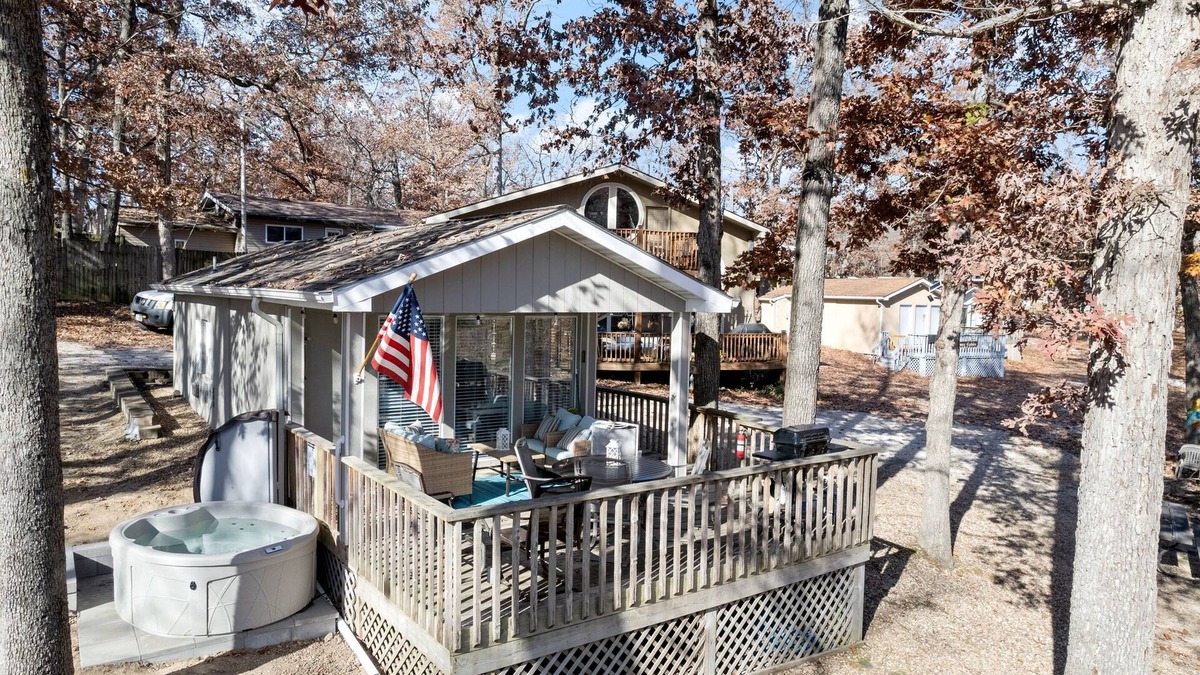 Sunrise Beach Cabin | Quaint Cabin-Hot Tub, Slip, Trailer Parking/Launch