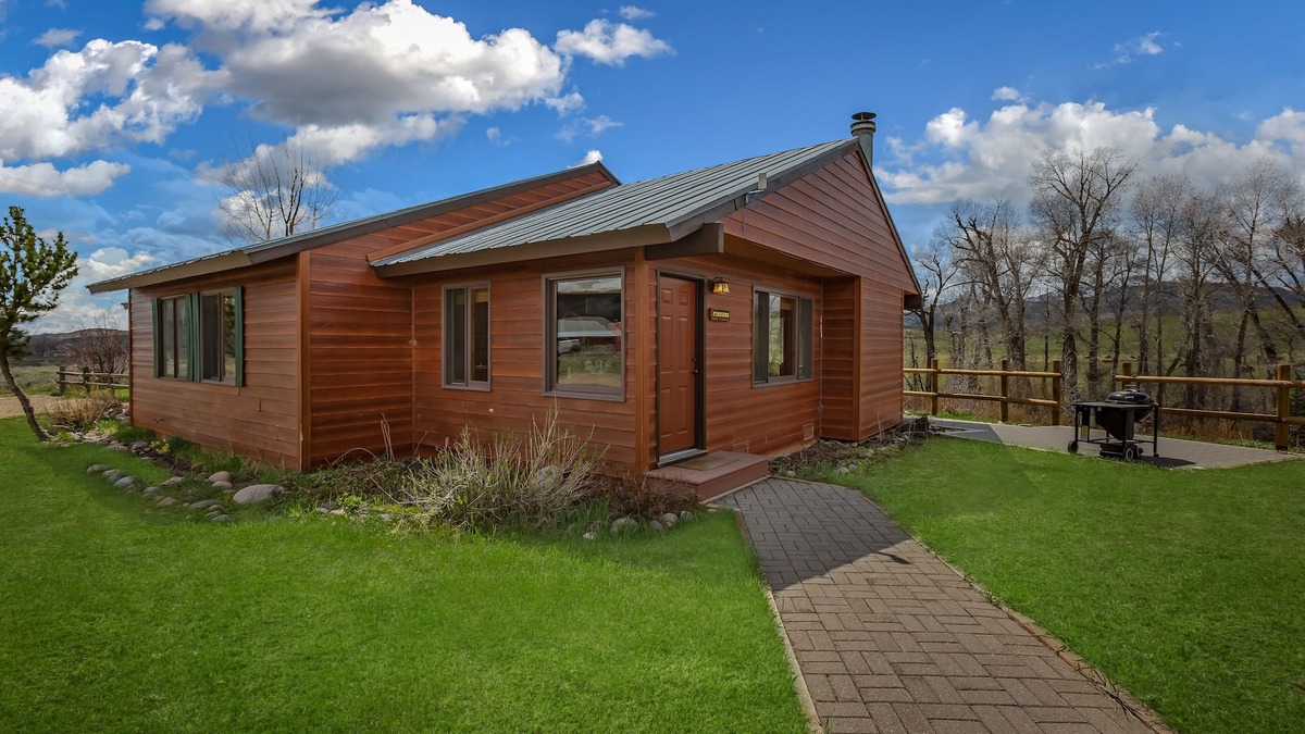 Clark Cabin | Quaint cabin tucked away near hiking, fishing and hunting.
