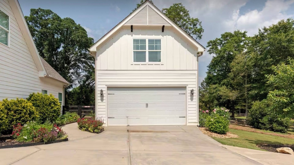 Brooks Apartment | Quaint Carriage House - Minutes from Senoia and Trilith Studios.