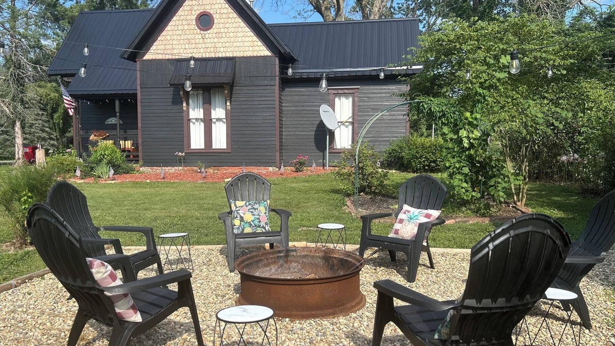 Marshall House | Quaint century-old home just minutes from Turkey Run & Shades State Park w Sauna