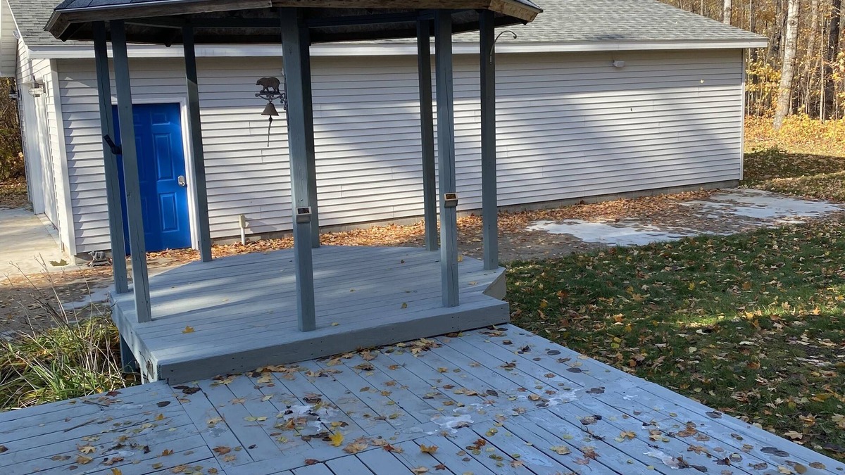 Elmira Ski Chalet | Quaint Chalet w/huge Garage for Toys - Pet Friendly