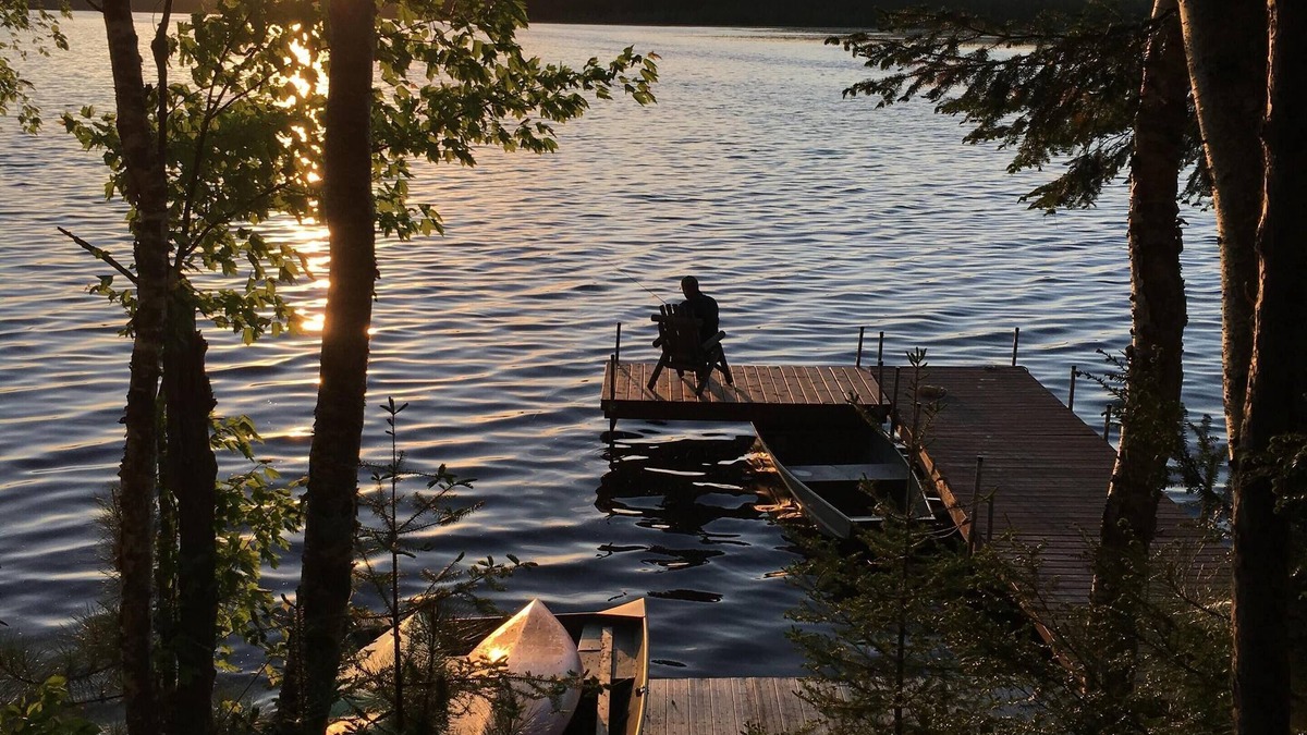 Crandon Cottage | Quaint, Clean Cottage with Breathtaking Sunset Views