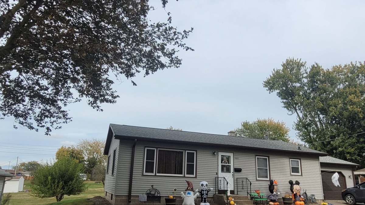 Platteville House | Quaint, clean home in quiet neighborhood.
