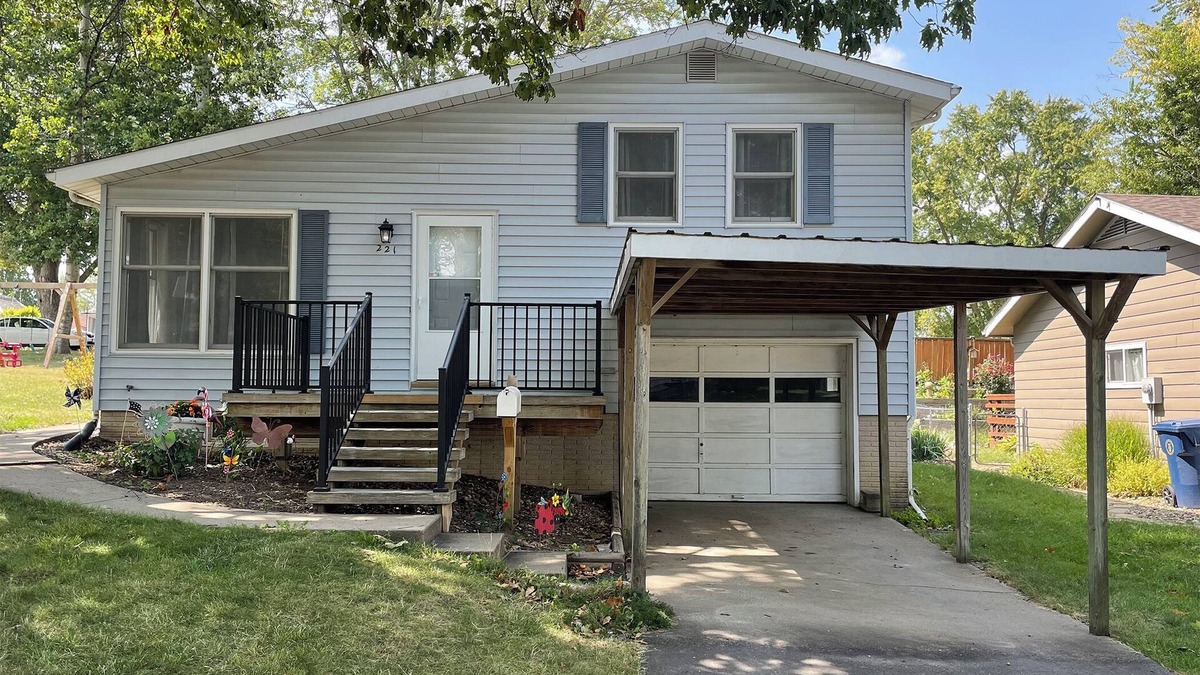 Pella House | Quaint & Comfy in Pella