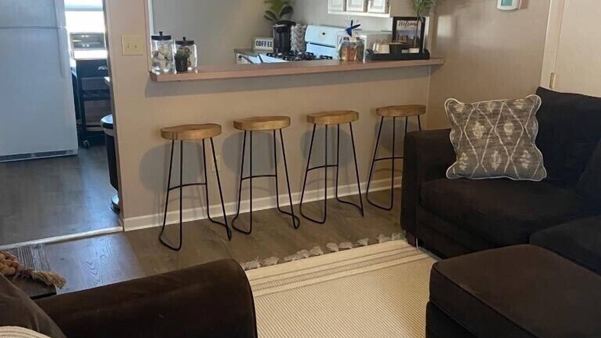Warren Apartment | Quaint, Comfy Upstairs Apartment all to yourself.