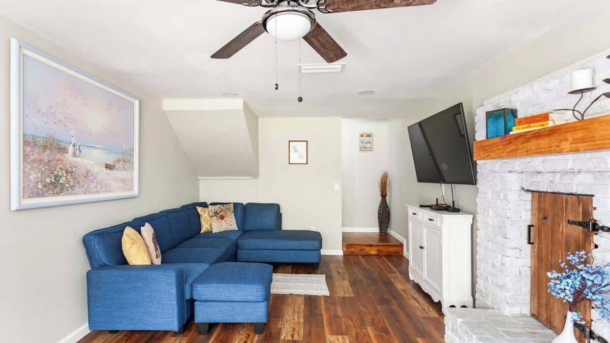 Gainesville House | Quaint Cottage by UF & Shands - Pet-Friendly, Long Stays