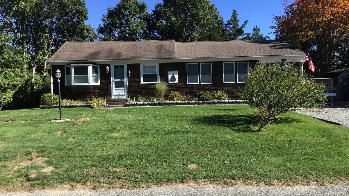 Kenyon Cottage | Quaint cottage close to beach! BEACH ACCESS INCLUDED!