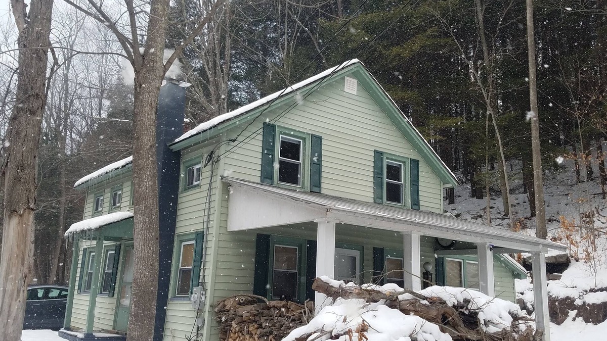 Shandaken Cottage | Quaint cottage in the Catskills