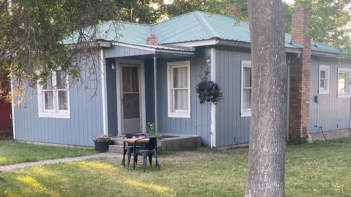 Plains House | Quaint cottage in town