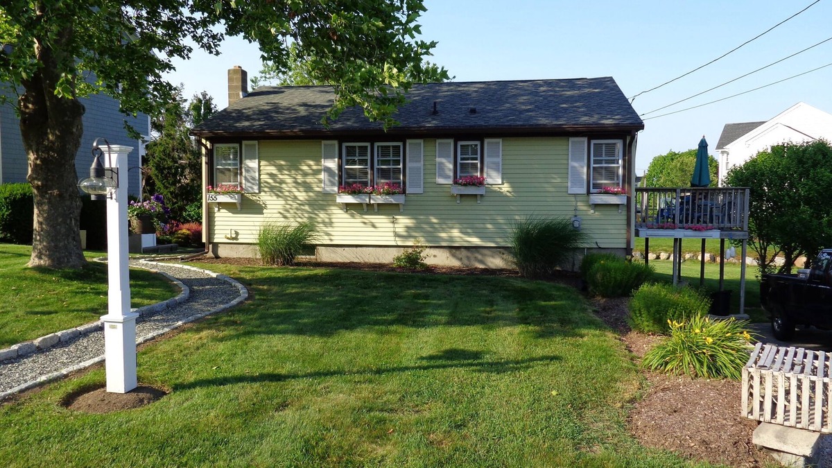 Narragansett Cottage | Quaint Cottage in the Heart of Point Judith, Galilee & Beautiful Beaches