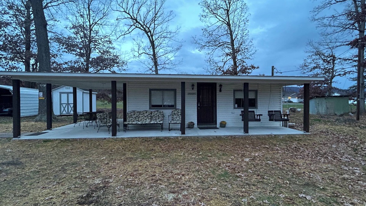 Moorefield House | Quaint cottage less than two miles from public river access, pet friendly!