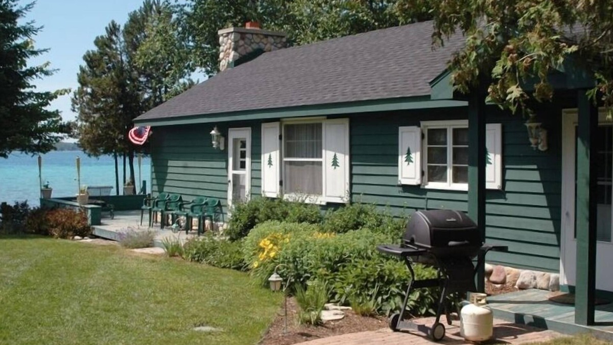 Central Lake Cottage | Quaint Cottage on Beautiful Torch Lake, Michigan