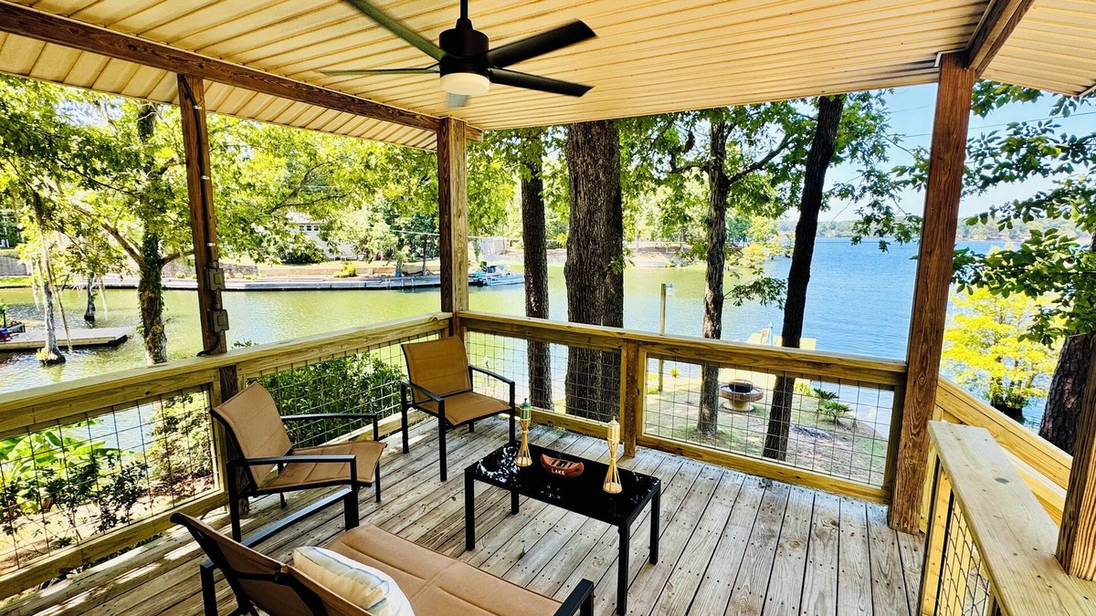 Titus Cottage | Quaint cottage on Lake Jordan in Titus, Alabama. Private Boat launch!