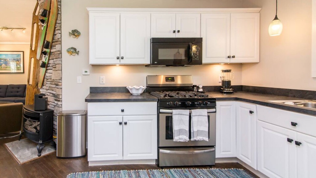 Brighton House | Quaint Cottage on Little Ore Lake