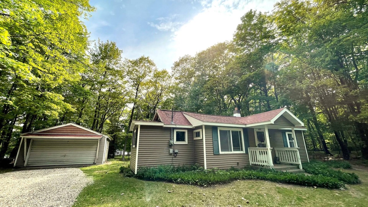 Rapid River Cottage | Quaint Cottage on the Sandy Shores of Lake Michigan