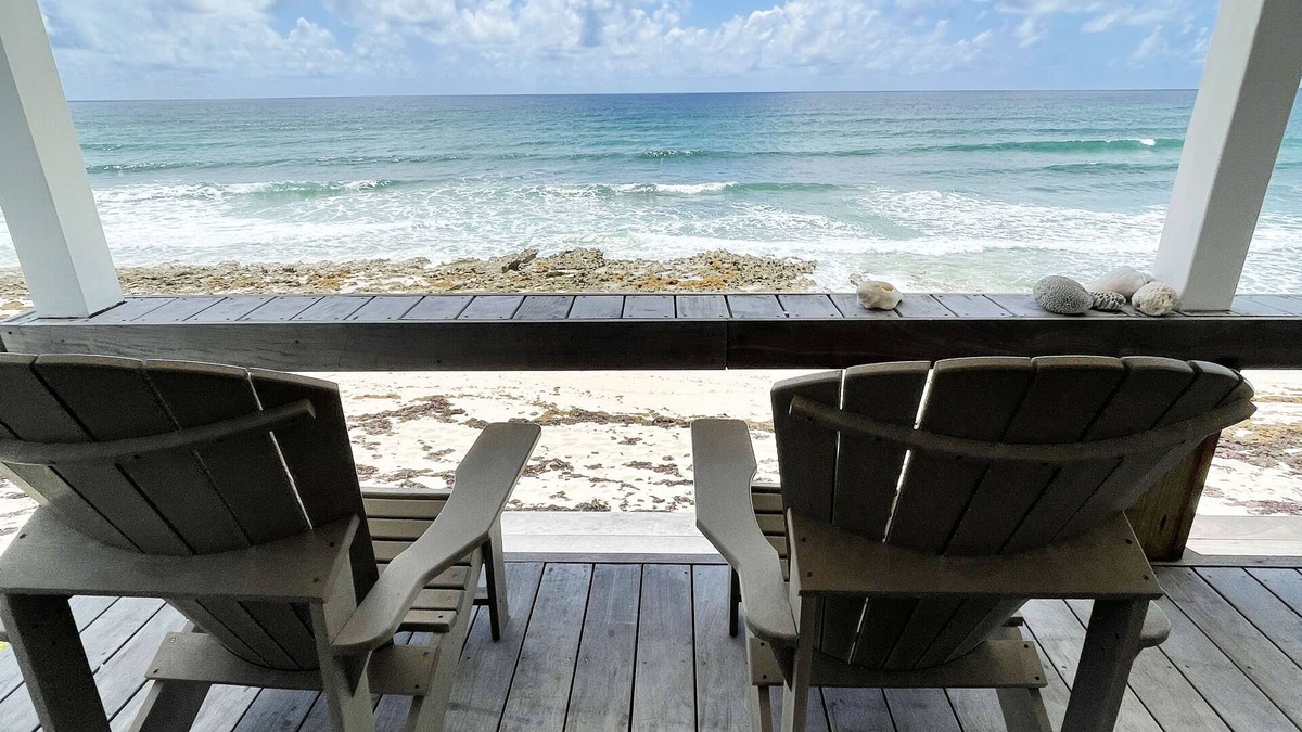 Hope Town Villa | Quaint Cottage On The Beach in the South End