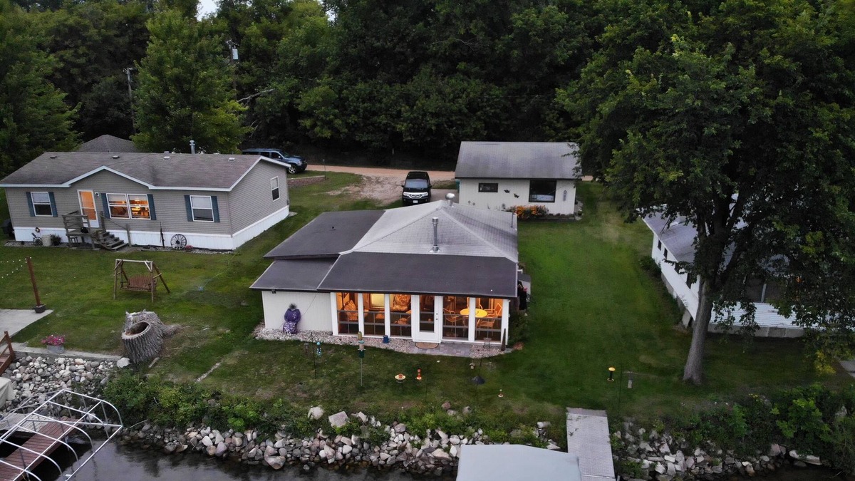 Fergus Falls Cottage | Quaint Cottage on Swan Lake