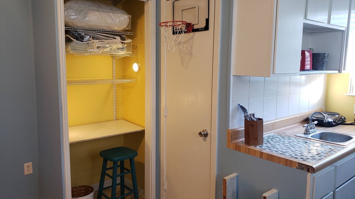 Biloxi Cottage | Quaint Cottage Walking Distance to Beach