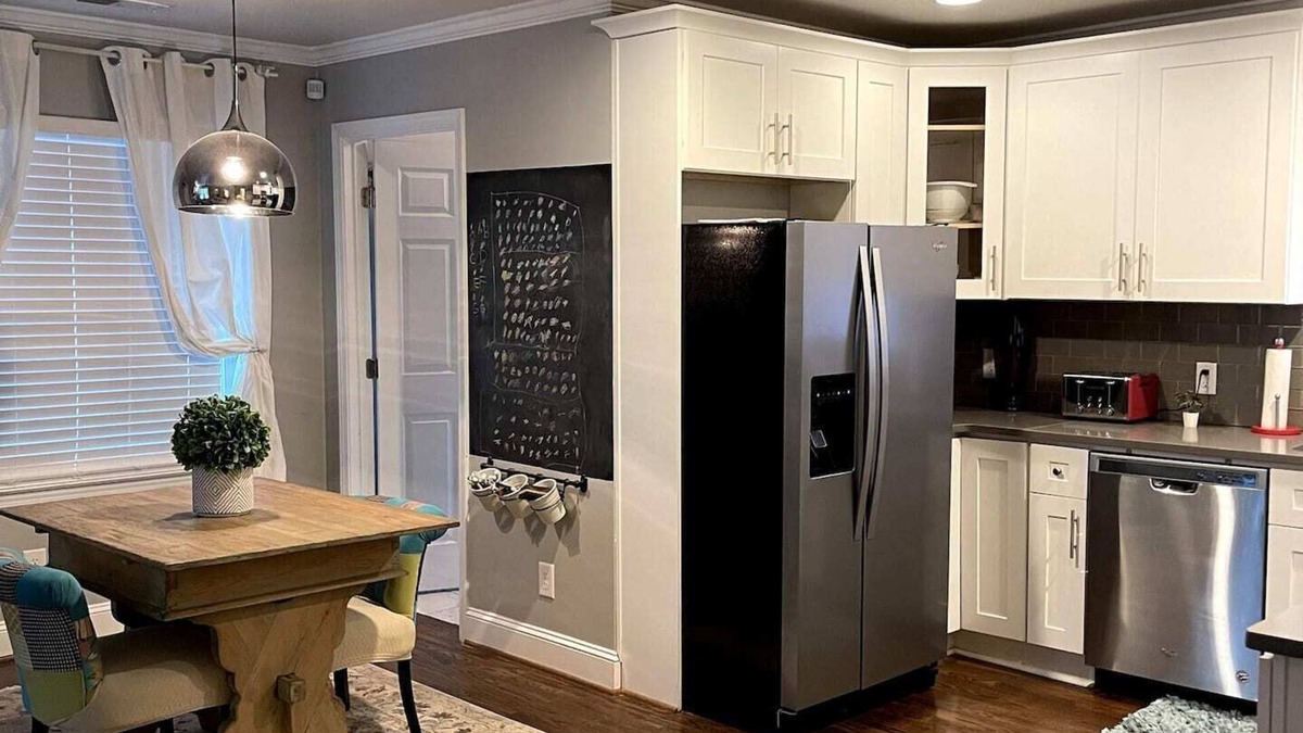 Sylvan Hills House | Quaint Cottage walking distance to a park and the Atlanta Beltline.