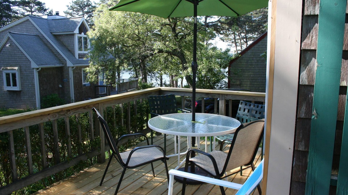 Wellfleet Cottage | Quaint Cottage with Water View