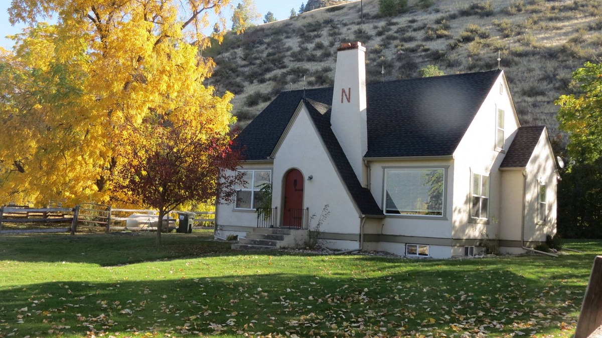 Grantsdale House | Quaint Country Stucco House on Bitterroot River on 2400 Acres of Private Land